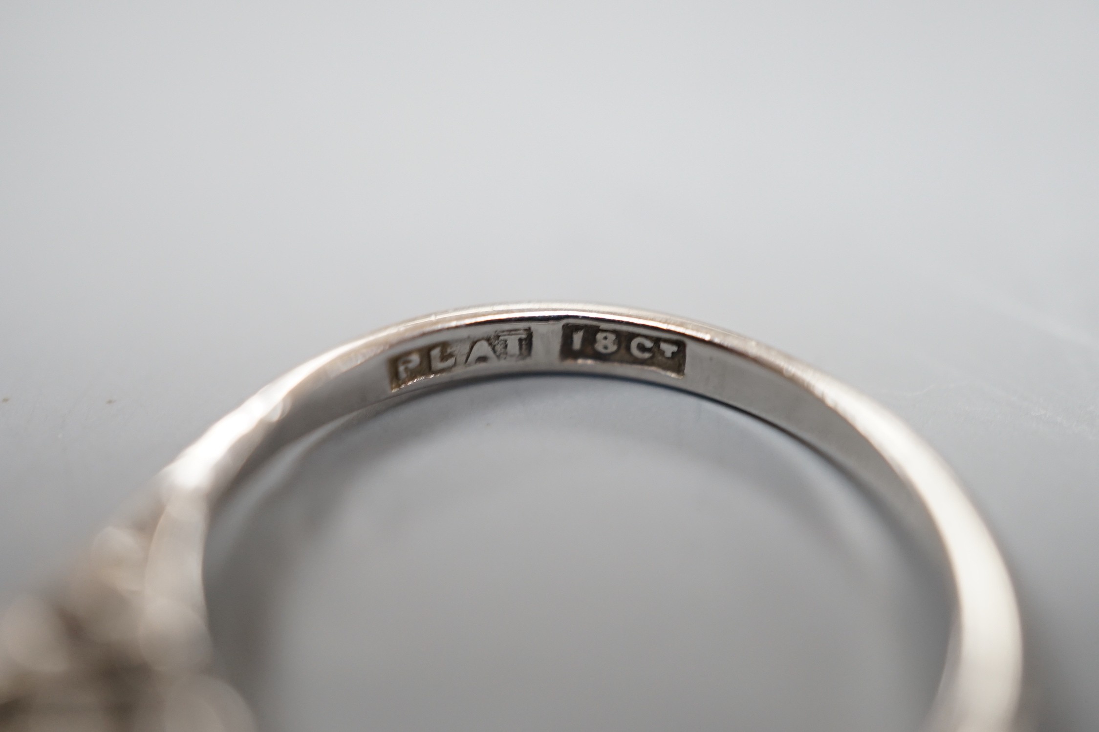 A plat and 18ct five stone diamond set half hoop ring, size K, gross weight 2 grams.